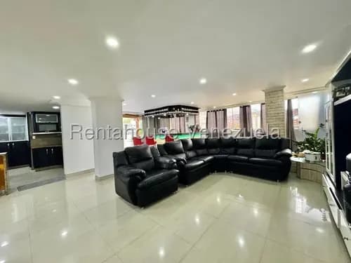 Apartamento En Venta En La Urbina Penthouse Calle Cerrada Terraza