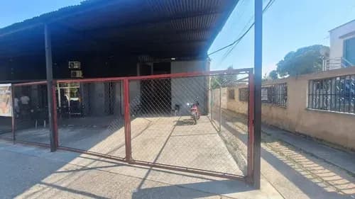 Galpón En Venta En La Av. Enrique Tejera A Pie De Calle. Te Ofrezco Esta Propiedad En Venta Ubicada En La Avenida Enrique Tejera De Valencia. Rg