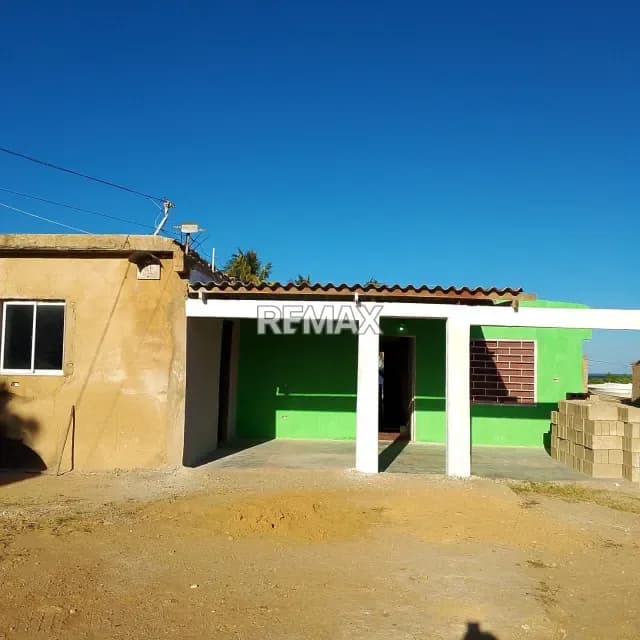CASA EN VENTA CON PLAYA, BOTES Y EQUIPOS