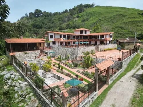 Se Vende Posada De 13 Habitaciones En Mucunután, Mérida.