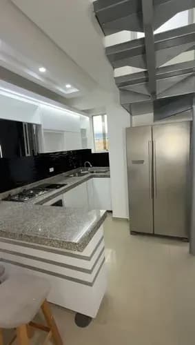 Cb El Duplex Que Lo Tiene Todo En Pueblo Nuevo ¿buscas Privacidad Real? En El Edificio Azahares, Cada Habitación Es Una Suite Independiente. Lo Que Te Va A Enamorar: Privacidad Total: 3 Habitac