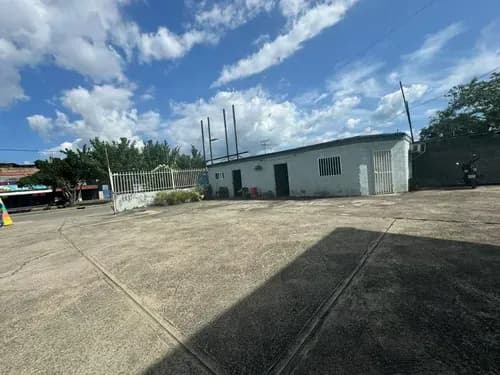 Annic Coronado Vende Lote De Galpones En La Zona Sur De Valencia Cód. 311984