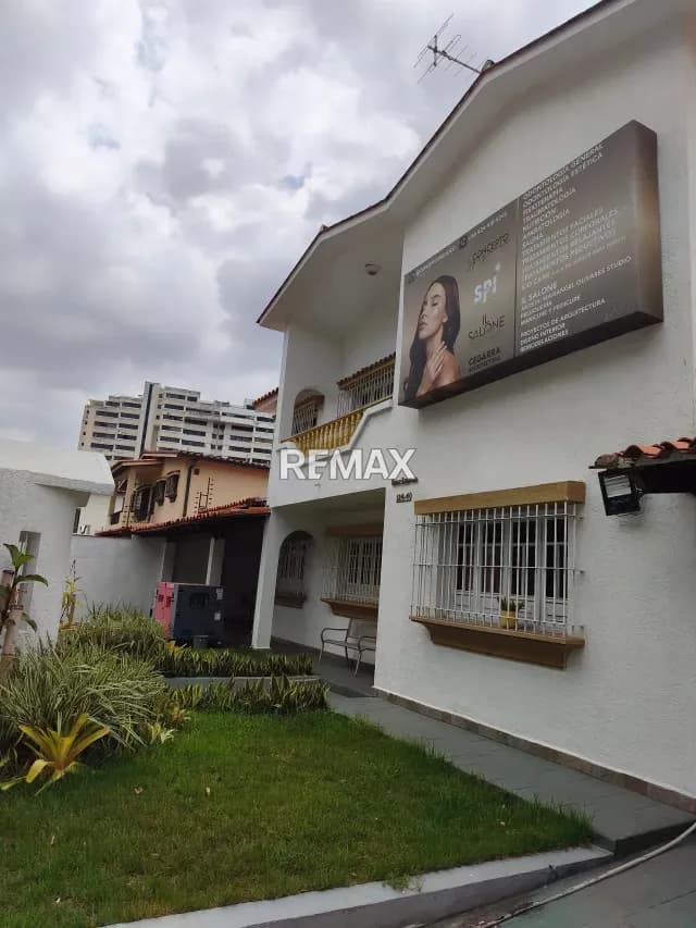 ALQUILER DE TERRAZA ABIERTA PARA CAFE COMIDA FITNESS EN EXCLUSIVA CLINICA ODONTOLOGICA DE VANGUARDIA