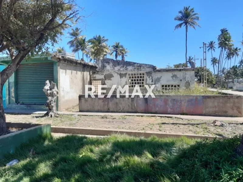 EN VENTA LOCAL Y CON BIENHECHURÍA, SOBRE UN TERRENO DE 276,67 M2 UBICADO EN BOCA DE AROA, FALCÓN.