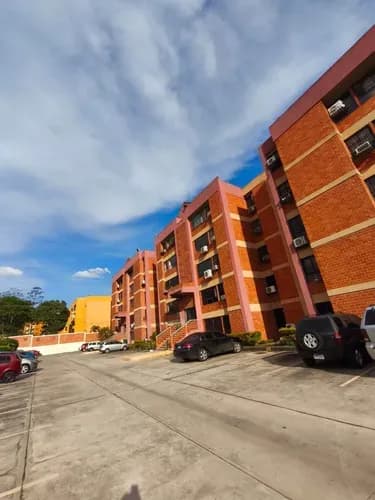 Apartamento En Urb Tazajal Naguanagua Conj Resd Bayona Country I Con Agua De Pozo Y Piscina José Félix