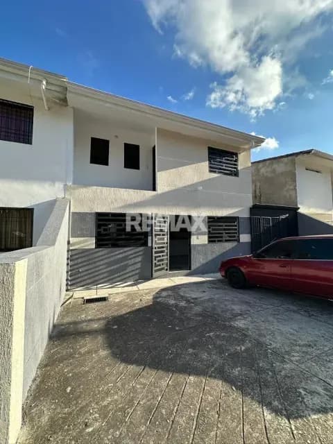 Casa. Venta. Caneyes