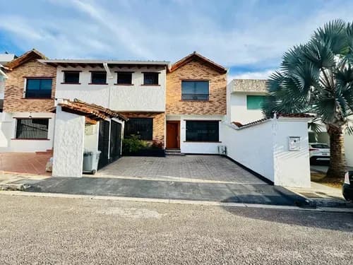 Casa En Venta Urb Porto Fino Av Ferrero Tamayo, Pueblo Nuevo San Cristóbal Mg702