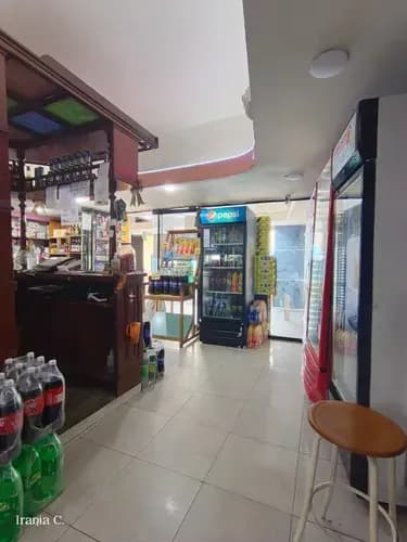 Se Vende Fondo De Comercio, En Pleno Casco Del Pueblo De San Antonio De Los Altos. 127mt2 Posee Permiso De Uso, Permisos Licores, Víveres, Etc. Fondo De Comercio, Con Mobiliario