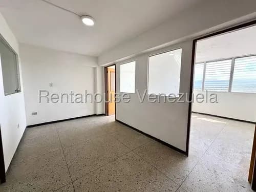 Raíza Suárez Vende 2 5 1 5 7 5 2 Oficina De 42 M2 Con 1 Baño, Cercana A Importantes Entes Públicos Y Privados En El Centro De Barquisimeto