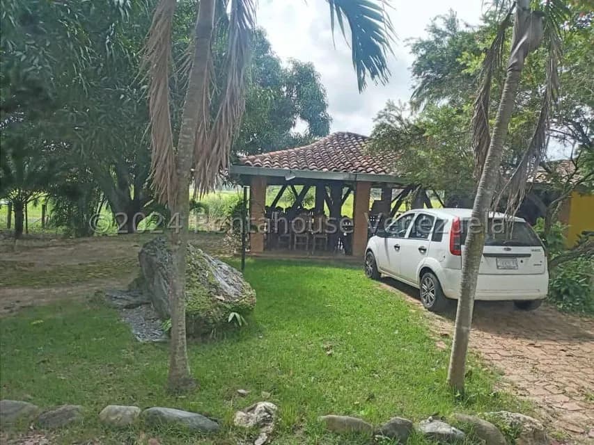 Terreno (Industrial) en Venta en Ave Intercomunal, Lara