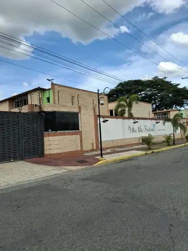 Dayanna Vasquez Vende Town House En San Diego