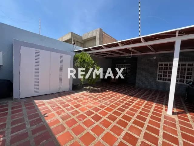 CASA EN ALQUILER