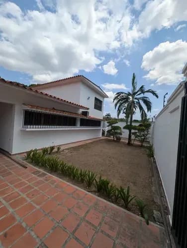Leandro Araque Ofrece En Venta Casa Para Remodelar En Guaparo Valencia Carabobo