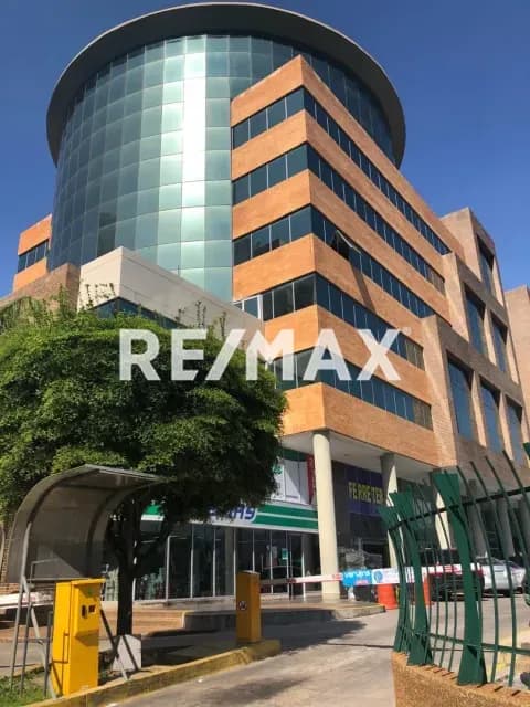 Alquiler de Oficina en Trigaleña Plaza Totalmente Equipada