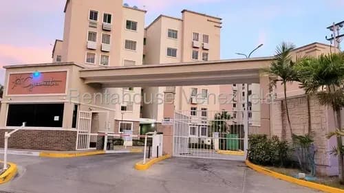 Apartamento En Venta En Barquisimeto Zona Este Codigo 2 6 1 0 3 4 5 Mildred Ubicado En Conjunto Cerrado Con Casa Club, Vigilancia Privada 24/7 Y Estacionamiento Para Visitantes. El Inmueble Esta Total