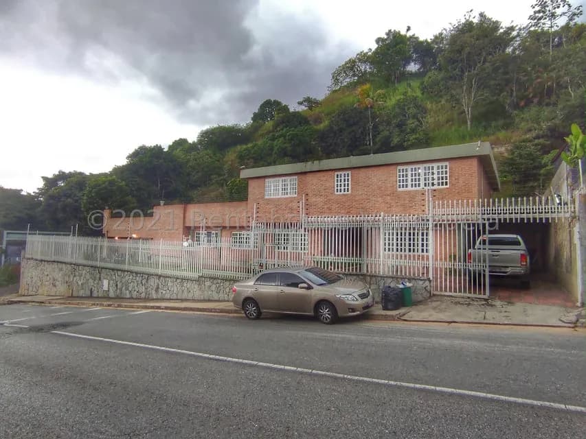 Casa (Duplex) en Venta en Santa Paula, Distrito Metropolitano