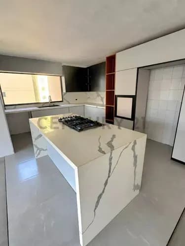 Apartamento En Venta En Lechería. Av. Bolívar. Edif. La Corbeta