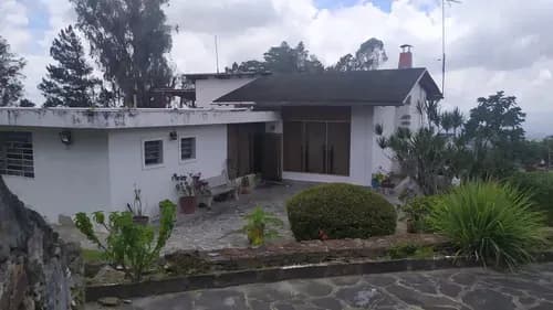Casa Con Anexo Independiente Y Con Amplio Terreno En La Urb. Los Cerritos, Club Hipico - Los Teques.