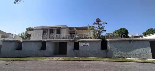 Se Vende Casa Con Excelente Espacios En Valencia - La Viña (#23-19628) Con Excelente Espacio De Terreno Y Una Construcción, Donde Ubicas Una Casa Principal, Con Dependencias Para Servicio, Escoltas.