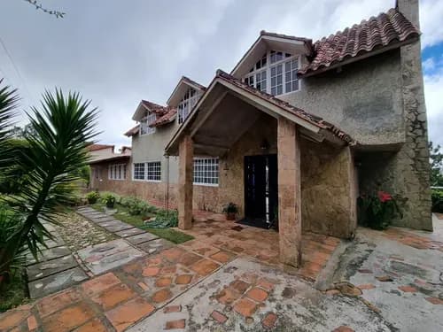 En Venta Casa De Lujo Estilo Campestre En San Antonio De Los Altos / Gf