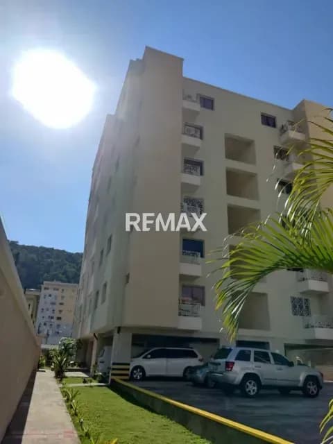 En Alquiler Bello Apartamento AMOBLADO. Sector Las Acacias. Valera