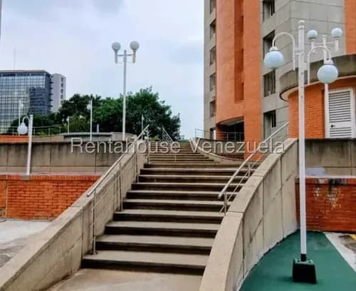 Amplio Y Comodo Apartamento Listo Para Habitar,inm 26-19249 Con Ubicacion Privilegiada Cercano A La Avenida Bolivar Norte, Nueva Data, Planta Electrica 50% Pozo De Agua. Solo Clientes