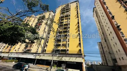 Apartamento En Venta En Urbanización El Centro Maracay Amplio Cómodo Seguro 3 Habitaciones 3 Baños Listo Para Firmar Nela 26-13267