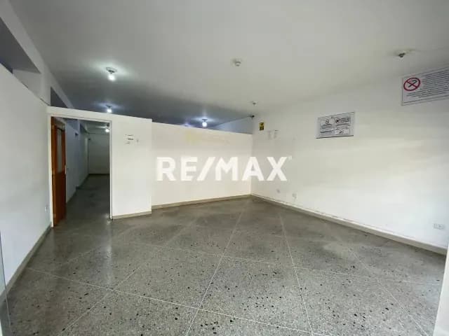 Local comercial Av. libertador CC Ganador