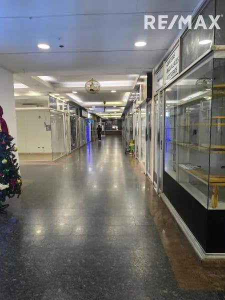Alquiler de oficina de 53m2 en Centro Comercial Regina