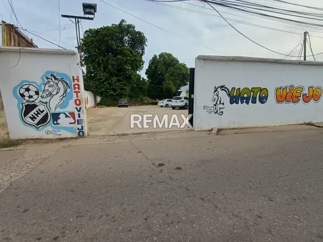 Locales comerciales mas terreno comercial en venta en el Sector Puerto Rico, Hato Viejo
