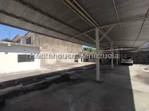 Raíza Suárez Vende 2 6 9 7 9 6 Local Comercial 596 M2 Con Construcción De 2 Habitaciones, 2 Baños, Local Adicional, 2 Tanques Aéreos En El Oeste De Barquisimeto