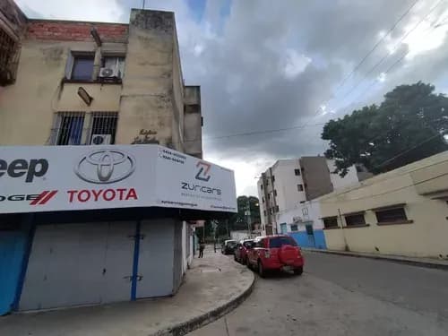 Se Vende Local Zona Av Bolivar De Naguanagua Calle Repuestera.