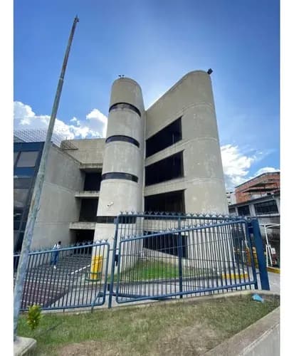 Oficina En Alquiler 133 M2-urb. Los Ruices