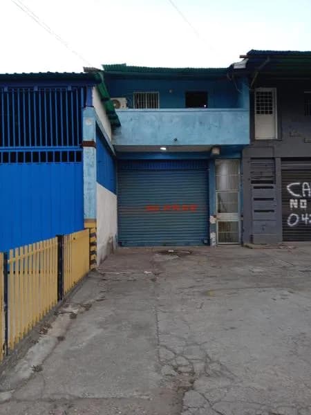 Local Comercial en Avenida de Alto Tránsito Cerca de La Av. Los Agricultores