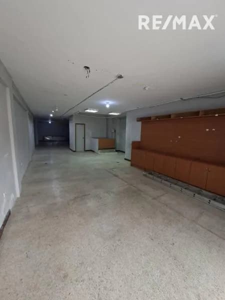 Local en alquiler av 85 La Falcon