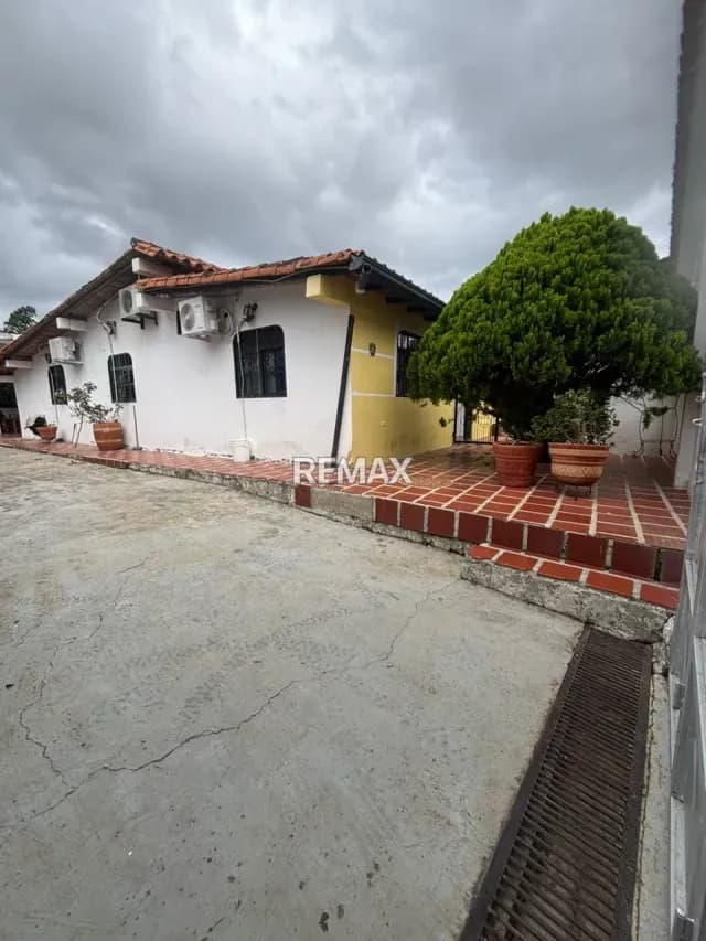 EN VENTA: Espectacular Casa de un solo nivel en Tucapé (Municipio Cárdenas)