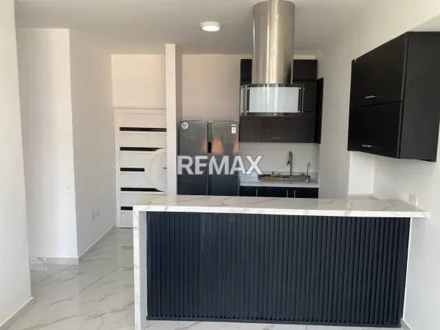 Apartamento actualizado y amoblado en Edificio San Gabriele | Calle 80 con Av. Delicias.