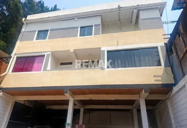 CASA+2 LOCALES COMERCIALES EN LA CASTRA Ubicación: Frente al Club de Leones, San Cristóbal.