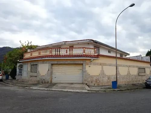En Villa Heroica Bonita Casa En Esquina. Ven A Conocerla