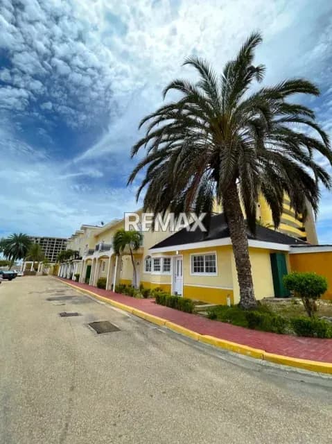 TOWNHOUSE EN ALQUILER EN AV. BOLIVAR