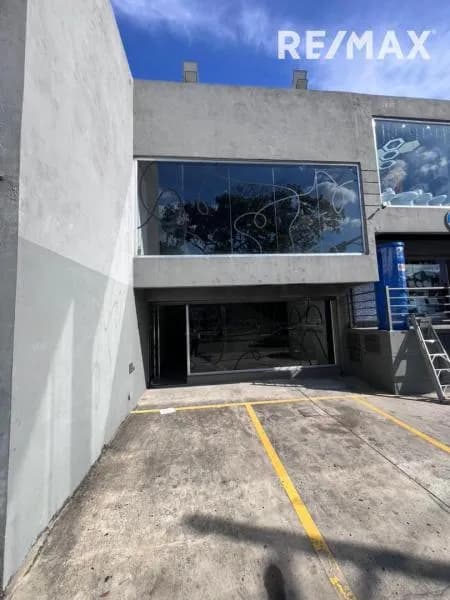 Alquiler de Local a Pie de Calle en una zona de alto tráfico de 120 Mts2 Urb. Prebo Valencia