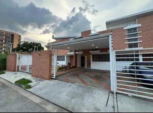 Venta - Townhouse Res. Los Helechos Urb. Mañongo, Naguanagua Pl