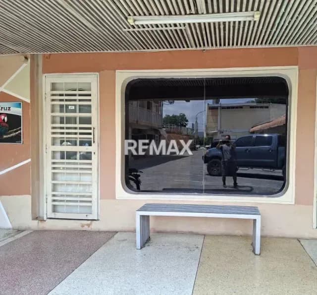 Local Comercial N° 13 en Alquiler Centro Comercial Plaza la Cruz - Cabudare