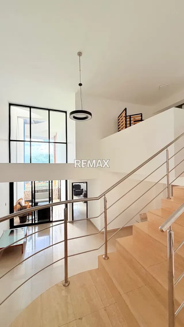 Hermoso Pent House Duplex Remodelado Urb Trigaleña Alta Res Jacaranda