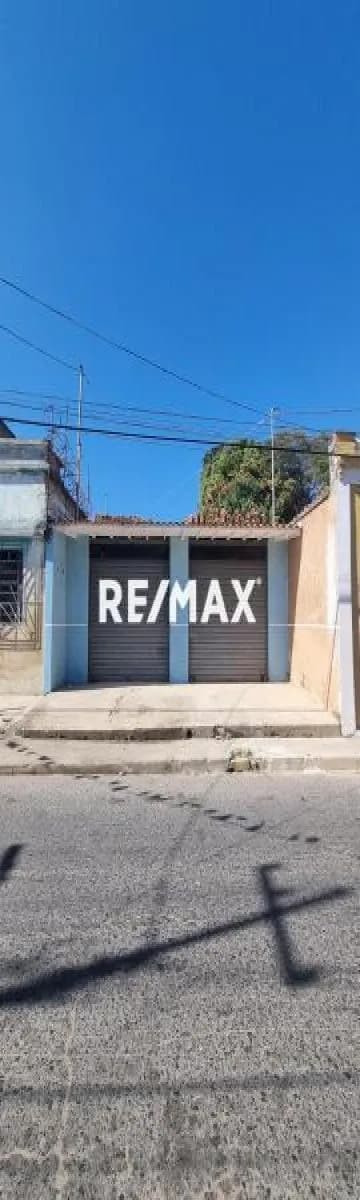 Venta Local Comercial Av. Rangel Valencia a Pie de calle