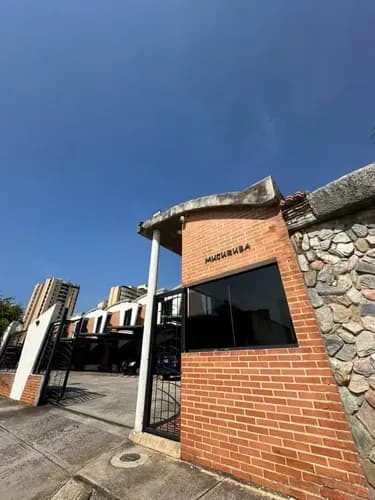 Inmobiliaria Global Vende Townhouse, Res Mucuruba Urb Jardín Mañongo Naguanagua
