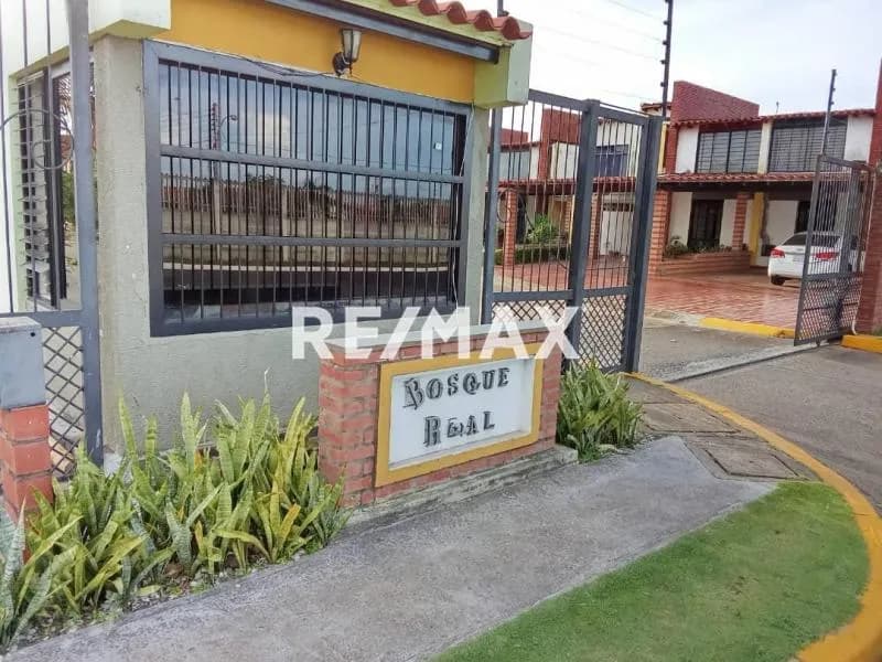 Se Vende Town House en Conjunto Residencial Bosque Real, Palma Real.