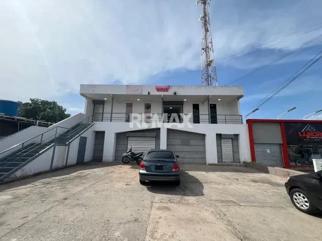 Alquiler de local comercial en urbanización Coromoto, vía principal