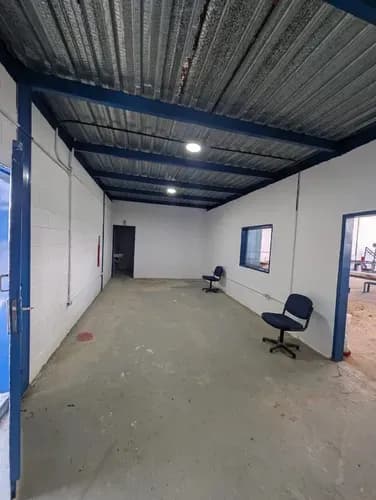 Momentum Hangar En Venta Para Aeronave En La Zona Industrial Valencia