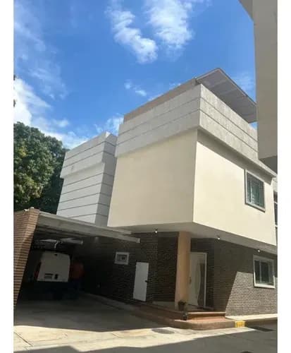 En Alquiler Townhouse En La Urb. La Arboleda Mcy.
